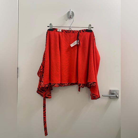 ARITZIA Sunday Best Red Zebra Print Wrap Around Mini Skirt in 00 - Picture 4 of 7